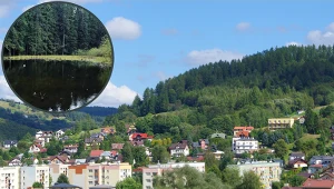 Tafla tego jeziora jest zupełnie czarna. To wyjątkowe miejsce znajduje się w Polsce