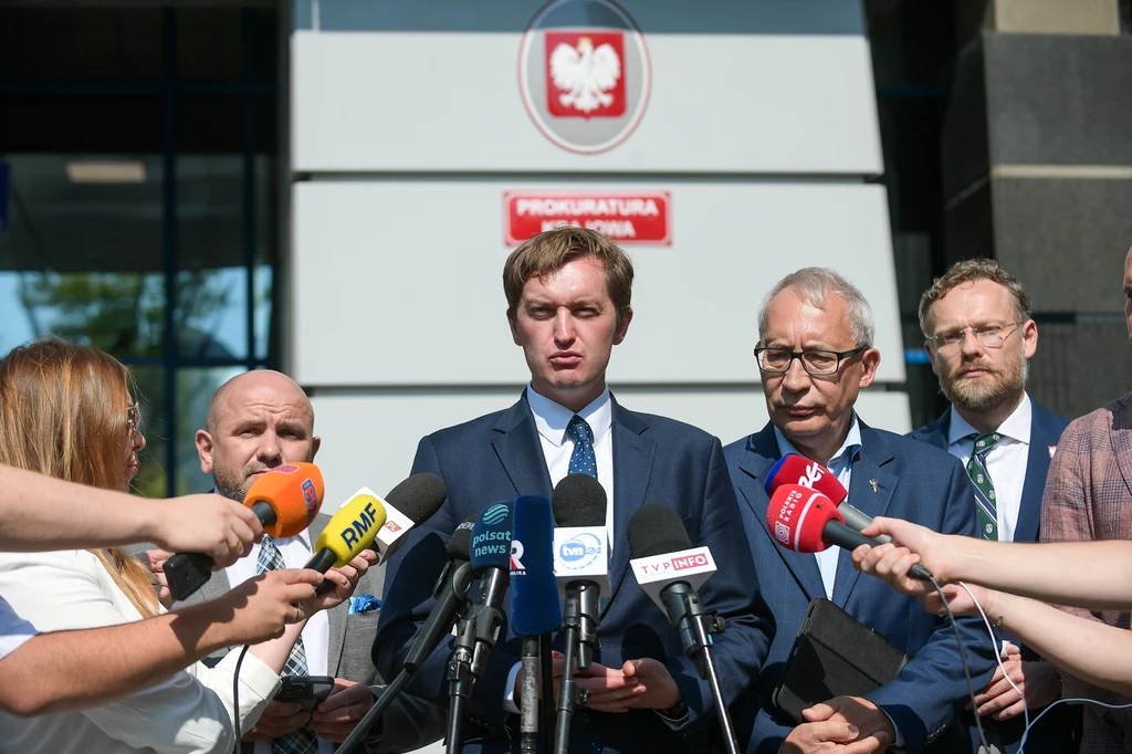 Konferencja polityków opozycji po zatrzymaniu Marcina Romanowskiego Konferencja polityków opozycji po zatrzymaniu Marcina Romanowskiego
