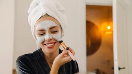 Jak ujędrnić skórę twarzy? Przygotuj domową maskę z jajka. 