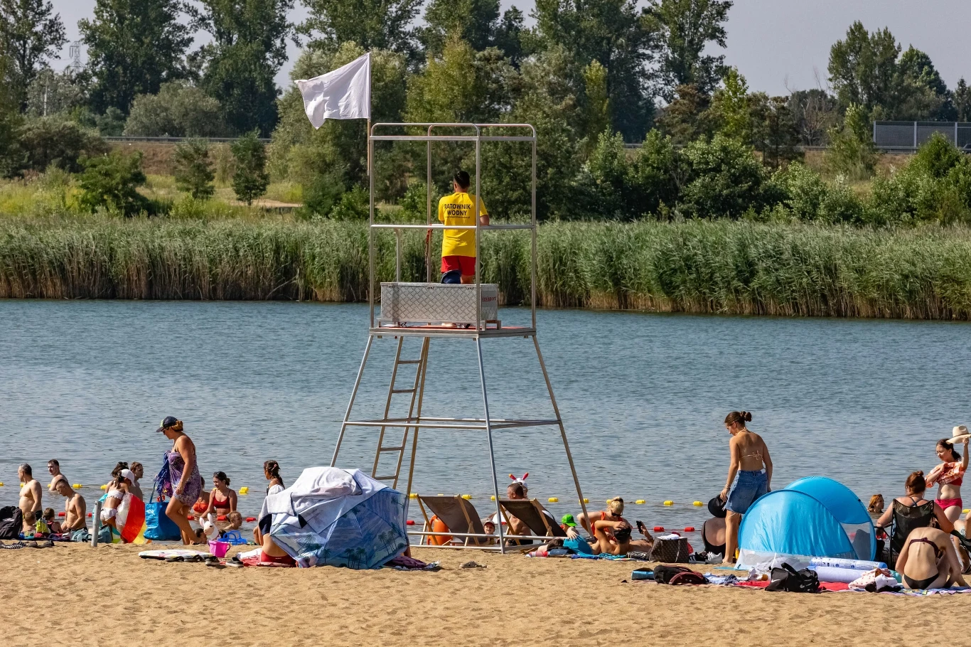 Dolina Raby to nie tylko bezpłatne kąpielisko z piaszczystą plażą, które jest alternatywą dla Zakrzówka. Oprócz rozbudowanej bazy możemy liczyć m.in. na obecność ratowników na miejscu