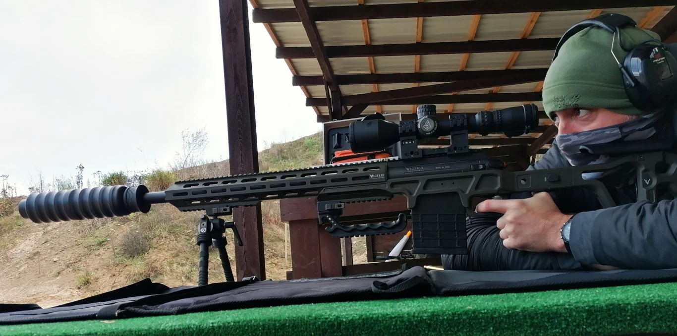 Przemysław Wójtowicz z karabinem Victrix Gladio V Przemysław Wójtowicz z karabinem Victrix Gladio V