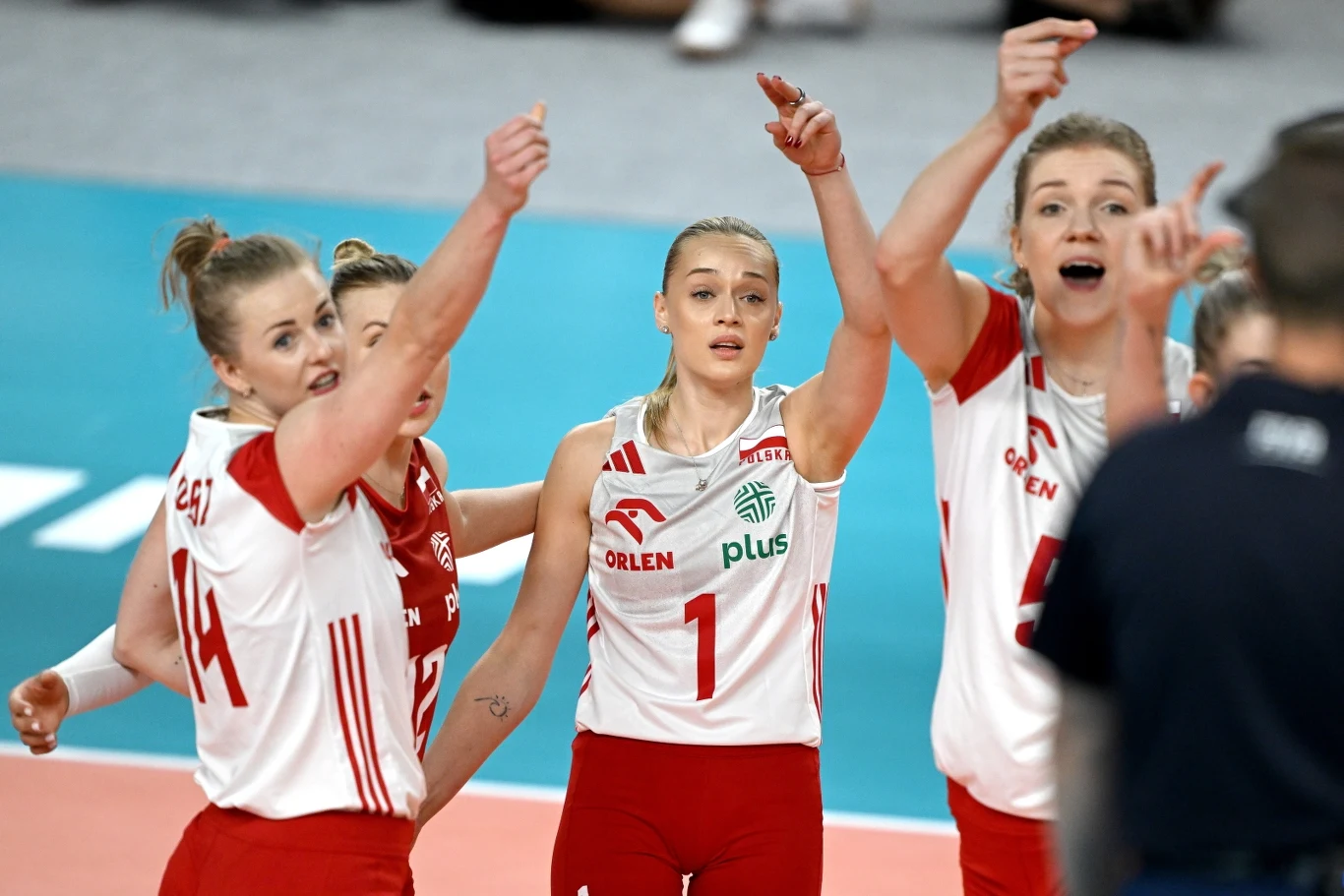 Maria Stenzel (nr 1) i siatkarki reprezentacji Polski w czasie meczu z Dominikaną w Mielcu Maria Stenzel (nr 1) i siatkarki reprezentacji Polski w czasie meczu z Dominikaną w Mielcu