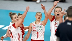 Maria Stenzel (nr 1) i siatkarki reprezentacji Polski w czasie meczu z Dominikaną w Mielcu