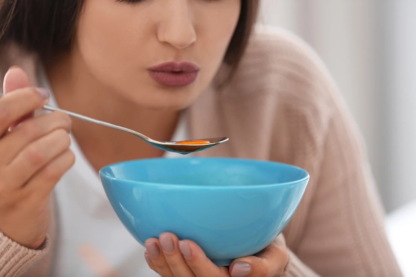 Picie rosołu kolagenowego pozytywnie wpływa na kondycję skóry Picie rosołu kolagenowego pozytywnie wpływa na kondycję skóry