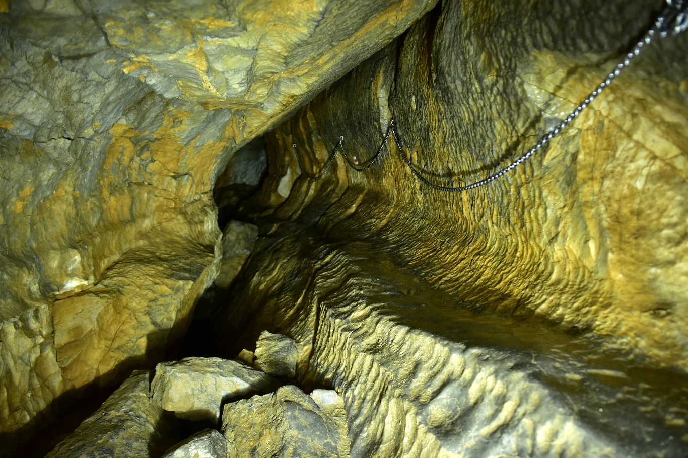 Jaskinia Mylna w Tatrach Zachodnich to najtrudniejsza, dostępna turystycznie jaskinia w Polsce. 