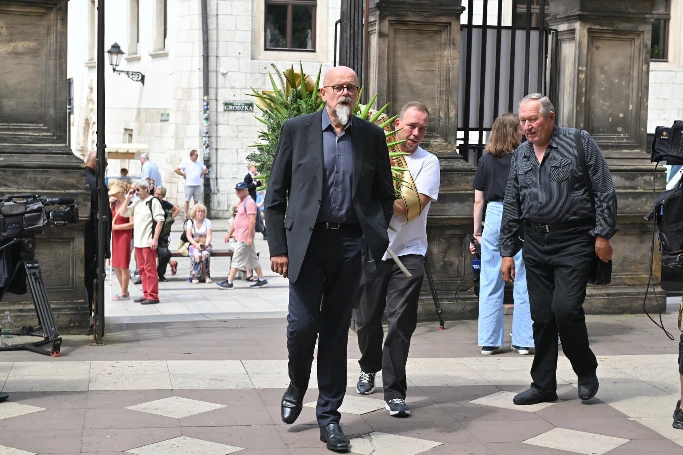 Rektor ASP w Krakowie prof. dr hab. Andrzej Bednarczyk na pogrzebie Jerzego Stuhra