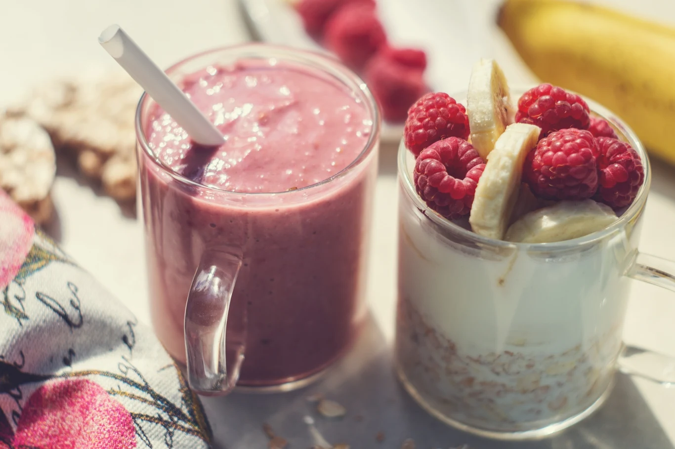 Zamiast wyciskać soki, zblenduj ulubione warzywa i owoce, dodaj np. jogurt, kefir oraz orzechy, a otrzymasz pełnowartościowy posiłek! Zamiast wyciskać soki, zblenduj ulubione warzywa i owoce, dodaj np. jogurt, kefir oraz orzechy, a otrzymasz pełnowartościowy posiłek!