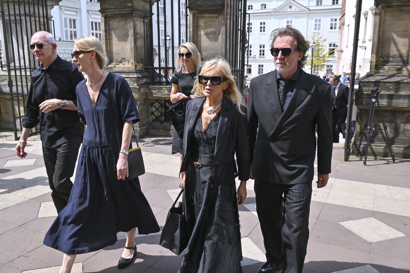 Paweł Edelman, Monika Olejnik i Tomasz Ziółkowski na pogrzebie Jerzego Stuhra