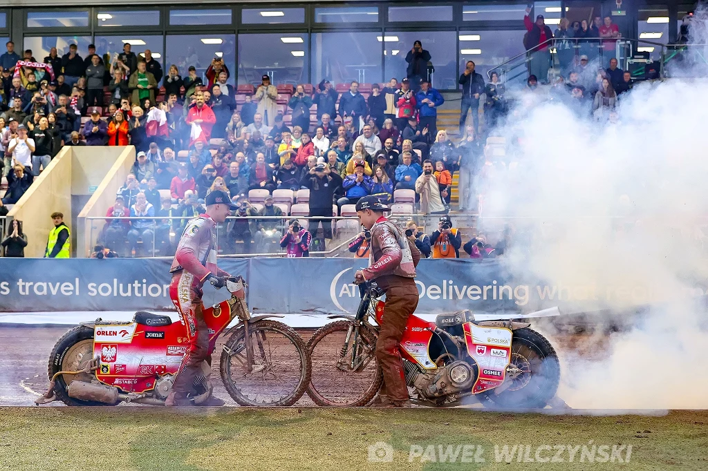 Bartosz Bańbor i Wiktor Przyjemski cieszą się ze złota w SoN 2. Bartosz Bańbor i Wiktor Przyjemski cieszą się ze złota w SoN 2.