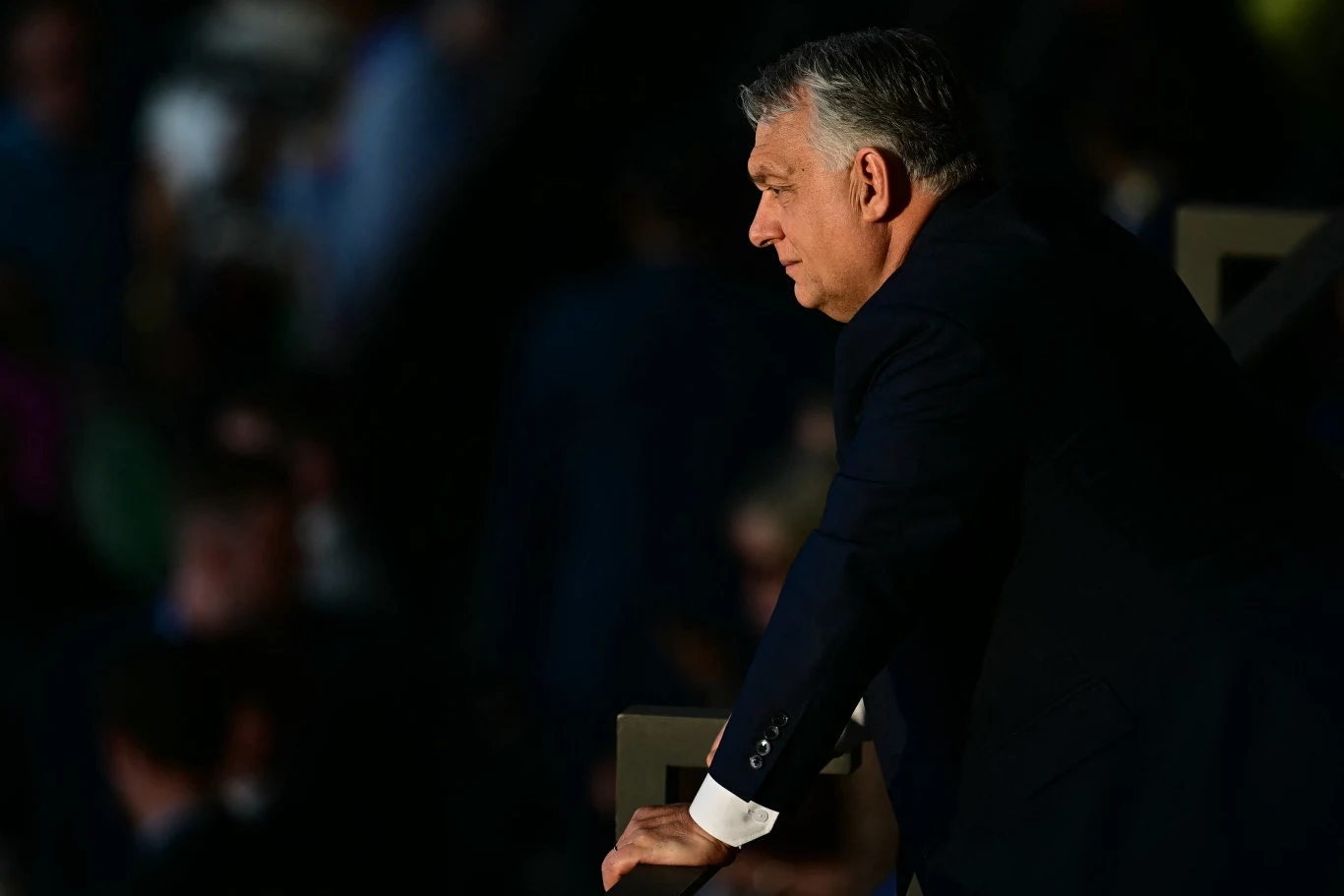 Viktor Orban czuje na plecach oddech wyraźnie prowadzącej w sondażach opozyycjnej partii TISZA