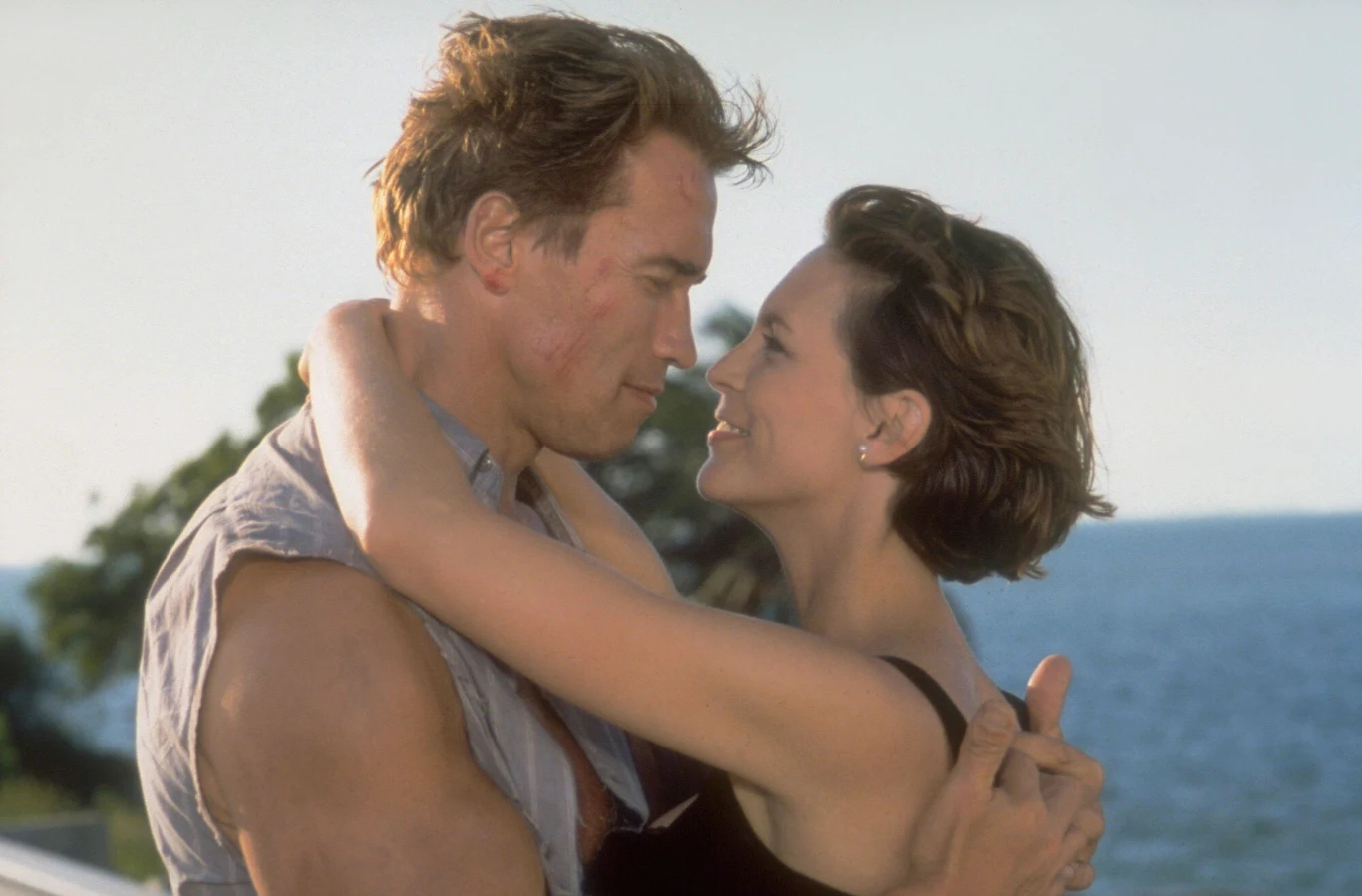 Arnold Schwarzenegger i Jamie Lee Curtis w filmie "Prawdziwe kłamstwa" Arnold Schwarzenegger i Jamie Lee Curtis w filmie "Prawdziwe kłamstwa"