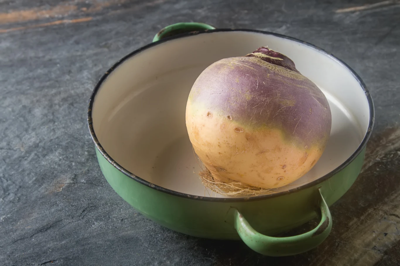 Brukiew jest bogata w witaminę C - 100 gramów bulwy zapewnia aż 30 procent dziennego zapotrzebowania Brukiew jest bogata w witaminę C - 100 gramów bulwy zapewnia aż 30 procent dziennego zapotrzebowania