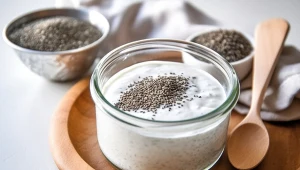 Dodaj łyżkę chia do jogurtu. Zamiennik siemienia lnianego, podziała na mózg, jelita i figurę