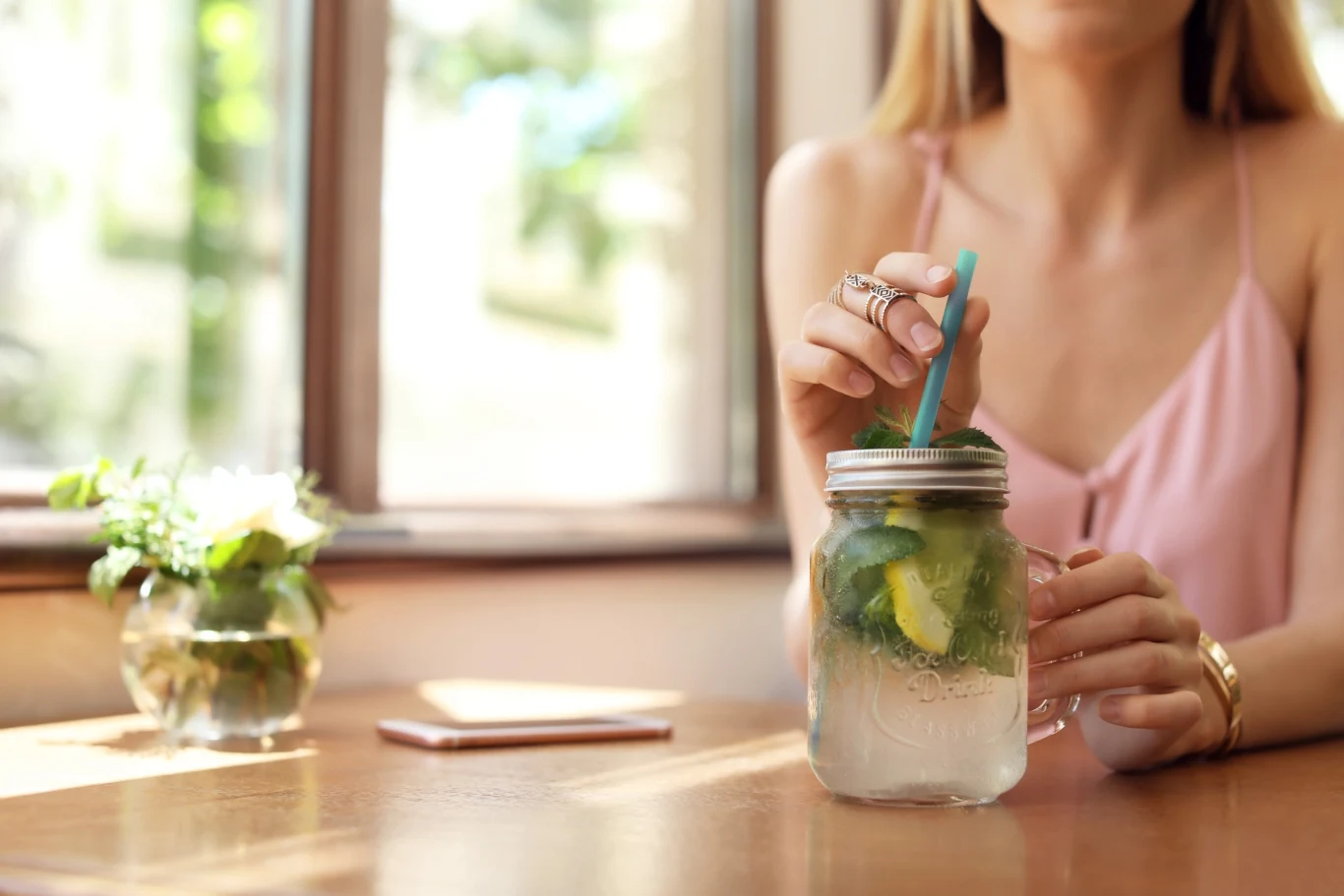 Lemoniada pietruszkowa przyniesie ulgę nawet w największe upały Lemoniada pietruszkowa przyniesie ulgę nawet w największe upały