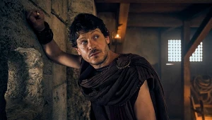 Iwan Rheon w serialu "Those About To Die"