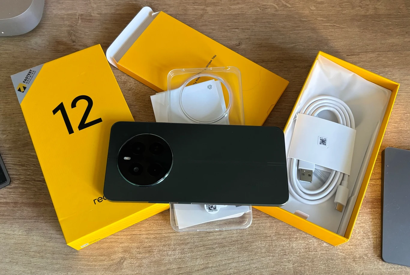 Zawartość opakowania Realme 12 4G.