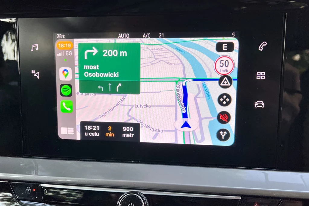 W CarPlay pojawił się trójkąt pozwalający na zgłaszanie zdarzeń drogowych