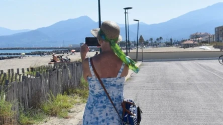 Gustowna sukienka na lato dla dojrzałych kobiet! 