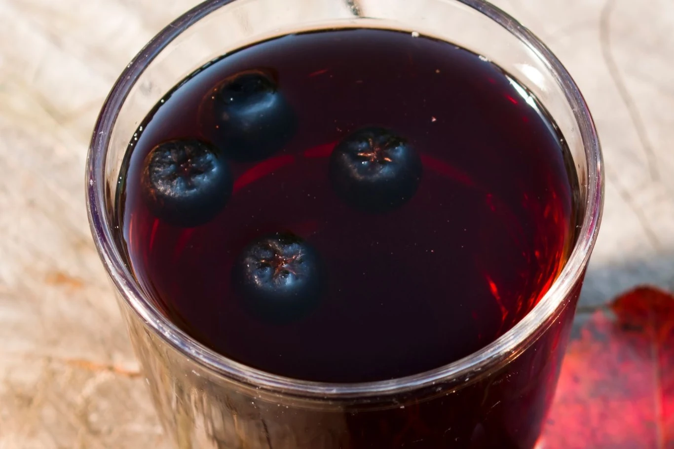 Jak przygotować domowy sok z owoców aronii? Jak przygotować domowy sok z owoców aronii?