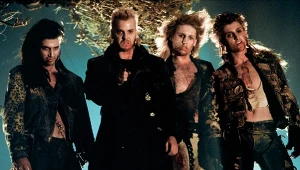 Billy Wirth, Kiefer Sutherland, Brooke Mccarter, Alex Winter w filmie "Straceni chłopcy"