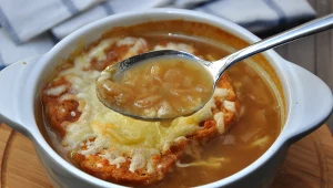 To najgorsze, co możesz zjeść, mając wrzody. Nasila przykre objawy