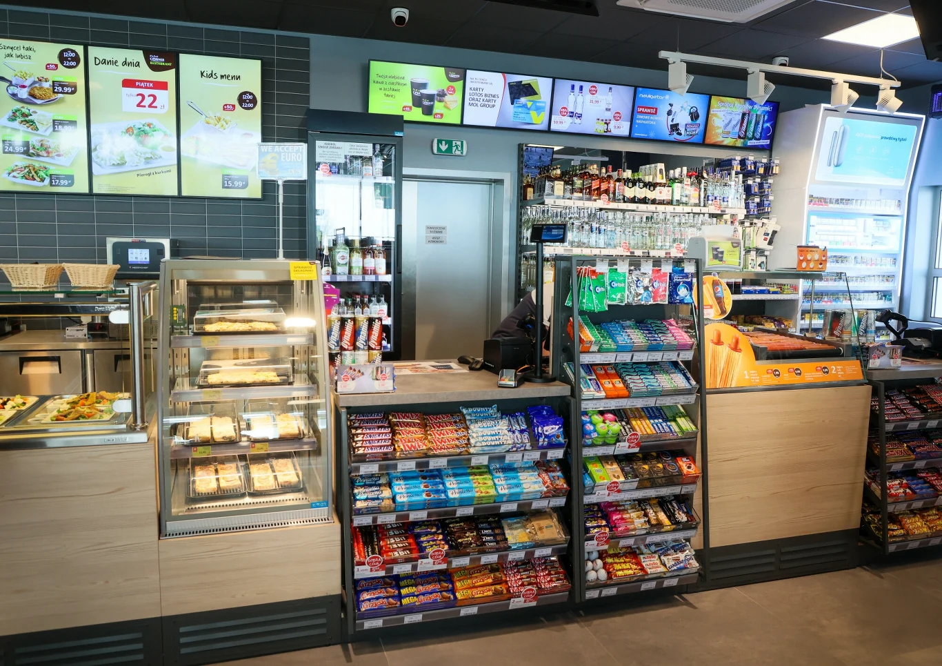 Zakaz sprzedaży alkoholu na stacjach benzynowych. Jak odpowiedzieli Polacy w sondażu? / zdj. ilustracyjne Zakaz sprzedaży alkoholu na stacjach benzynowych. Jak odpowiedzieli Polacy w sondażu? / zdj. ilustracyjne