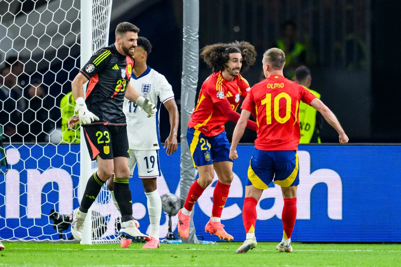 Unai Simon i reprezentacja Hiszpanii podczas Euro 2024 Unai Simon i reprezentacja Hiszpanii podczas Euro 2024