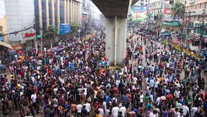 Bangladesz. Trwają protesty studentów. Liczne starcia z policją