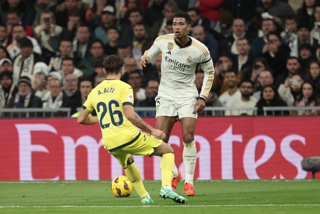 Adria Altimira w walce z Jude'em Bellinghamem Adria Altimira w walce z Jude'em Bellinghamem