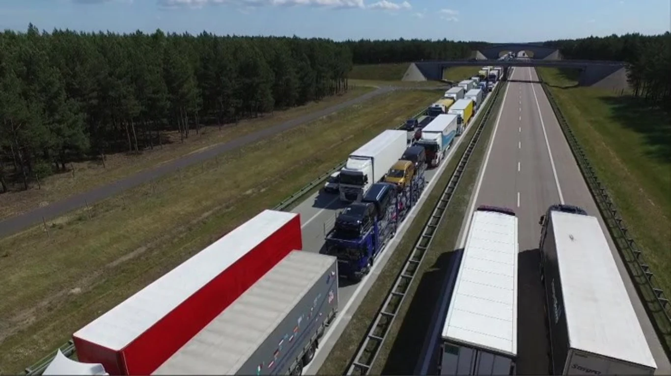 Autostrada A1 zablokowana. Kierowcy muszą jechać objazdami (zdj. arch.) Autostrada A1 zablokowana. Kierowcy muszą jechać objazdami (zdj. arch.)