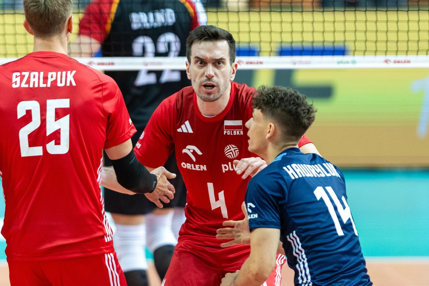 Marcin Komenda z numerem 4