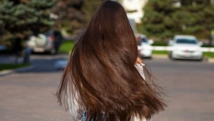 Włosy mogą rosnąć wolniej przez nadmiar stresu lub nieodpowiednią dietę