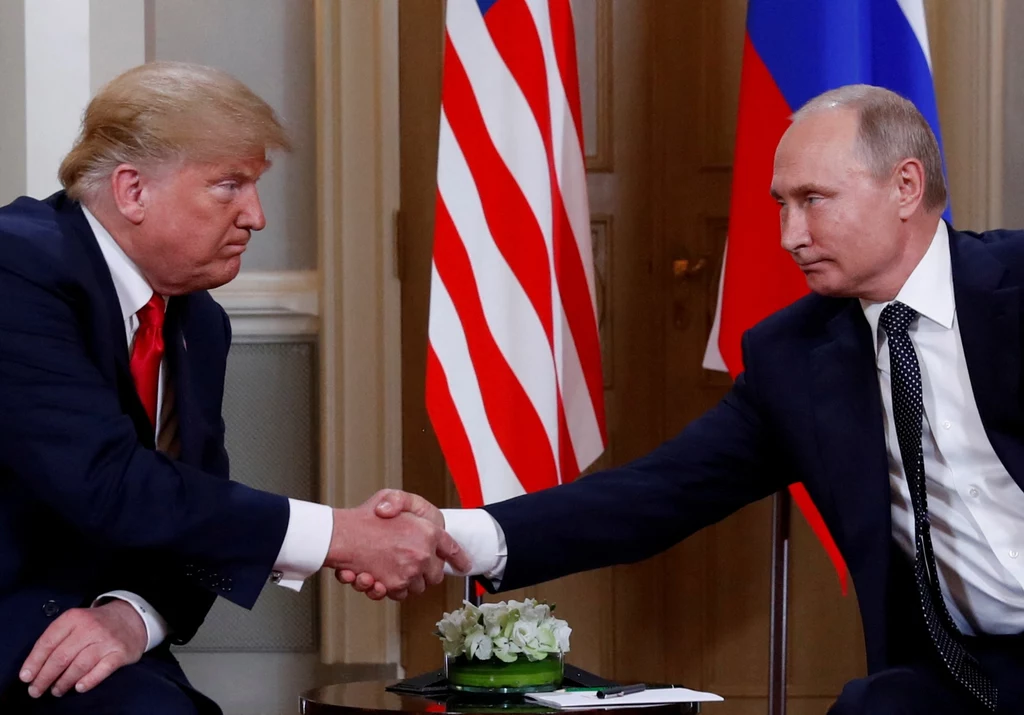 Donald Trump podczas spotkania z Władimirem Putinem Donald Trump podczas spotkania z Władimirem Putinem