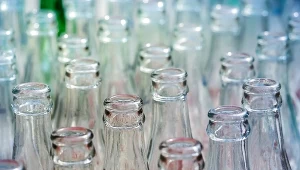 W Polsce może zabraknąć butelek zwrotnych? Realna groźba już w 2026