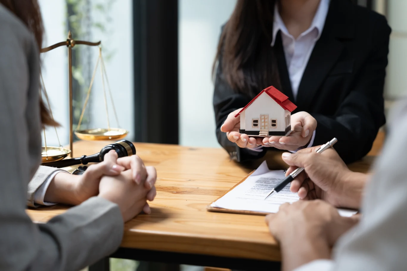 Czy wiesz, że możesz ubiegać się o zachowek od darowizny mieszkania? Prawo dopuszcza takie sytuacje. Czy wiesz, że możesz ubiegać się o zachowek od darowizny mieszkania? Prawo dopuszcza takie sytuacje.