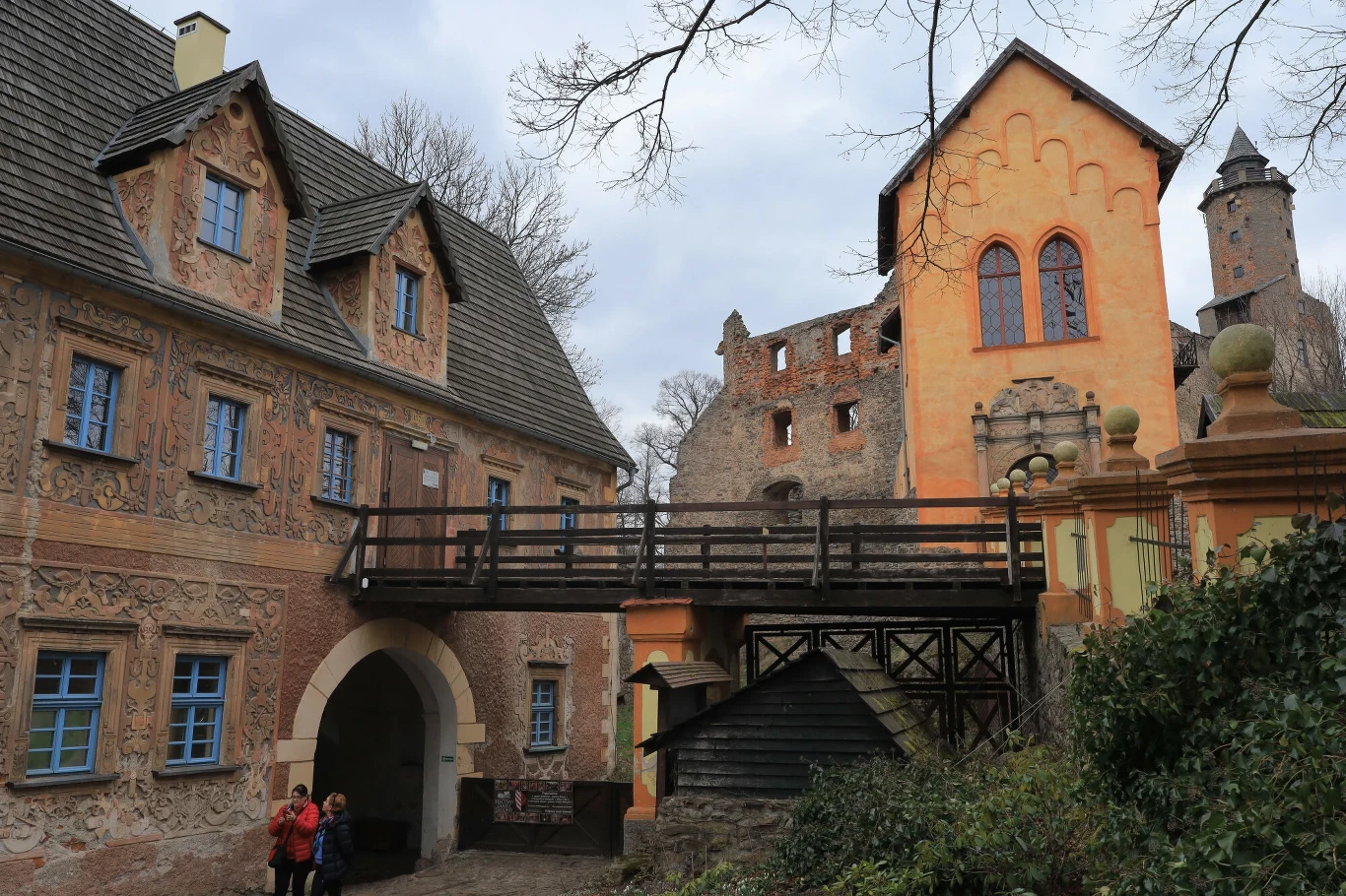 Zagórze Śląskie to miejsce warte odwiedzenia. Najwięcej turystów przyciąga Zamek Grodno.