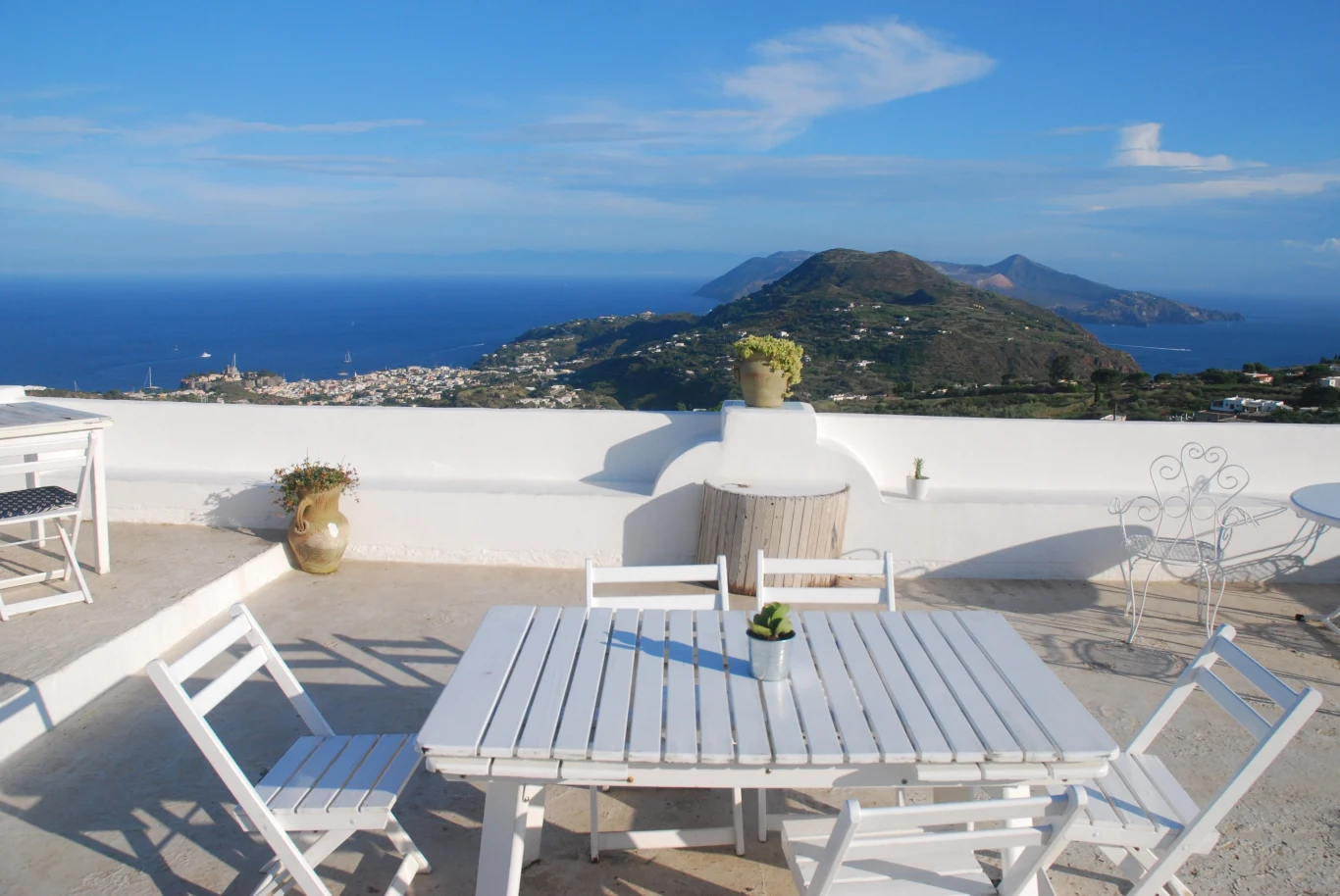 Wyspy Liparyjskie zachwycają widokami na każdym kroku. 