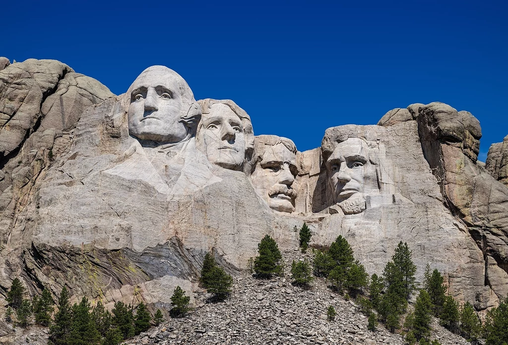 Mount Rushmore i pomnik składający się z czterech głów prezydentów USA. Pasjonat znalazł na aukcji przedmiot związany z jednym z nich.