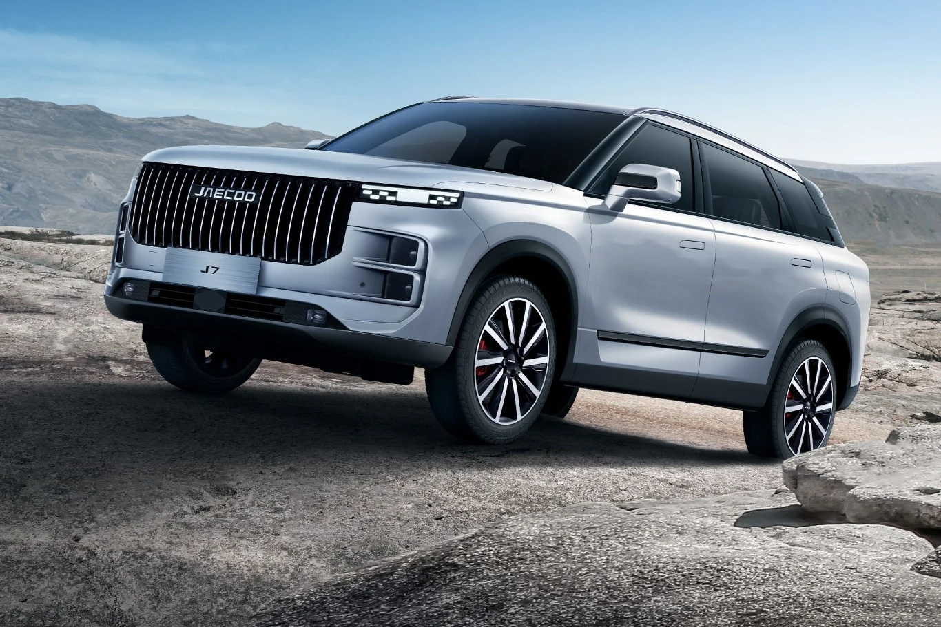 Jaecoo 7 dostępne będzie z hybrydą typu plug-in. Zasięg auta ma wynosić 1,3 tys. km. Jaecoo 7 dostępne będzie z hybrydą typu plug-in. Zasięg auta ma wynosić 1,3 tys. km.