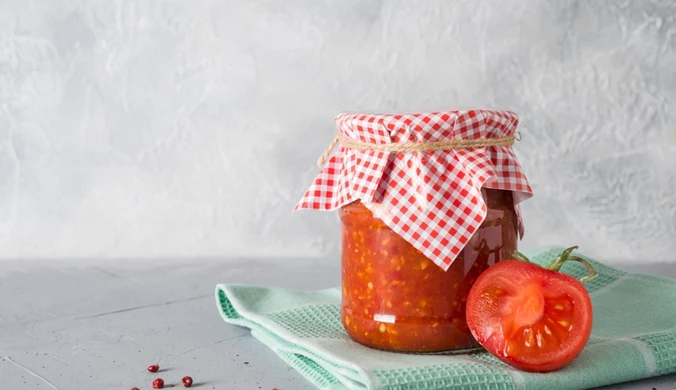 Przecier pomidorowy a passata to dwa różne produkty. Jak je wykorzystać w kuchni?