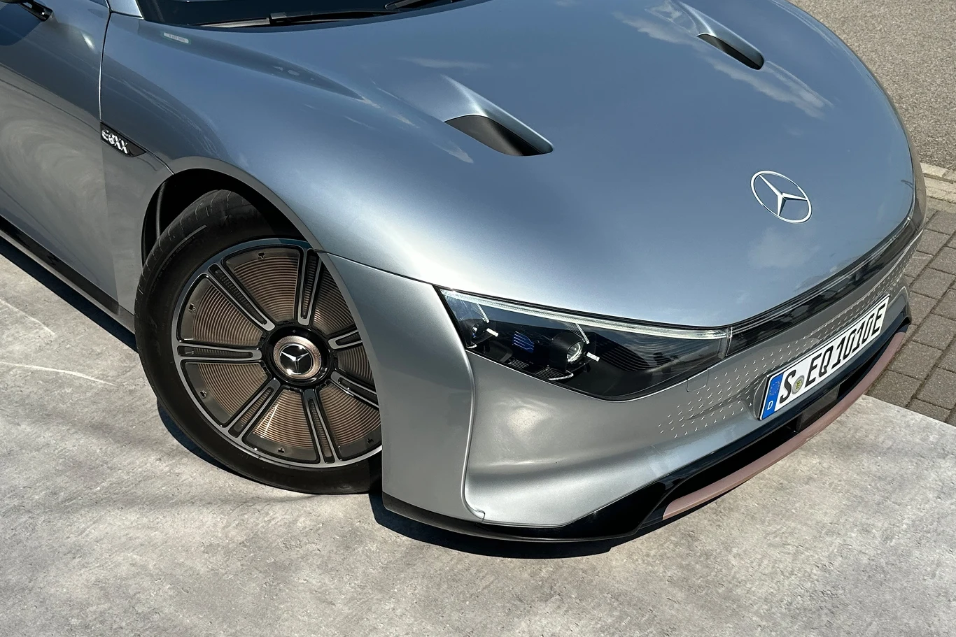 Mercedes Vision EQXX to pokaz możliwości i zapowiedź technologii, które wkróce zadebiutują w seryjnych modelach.