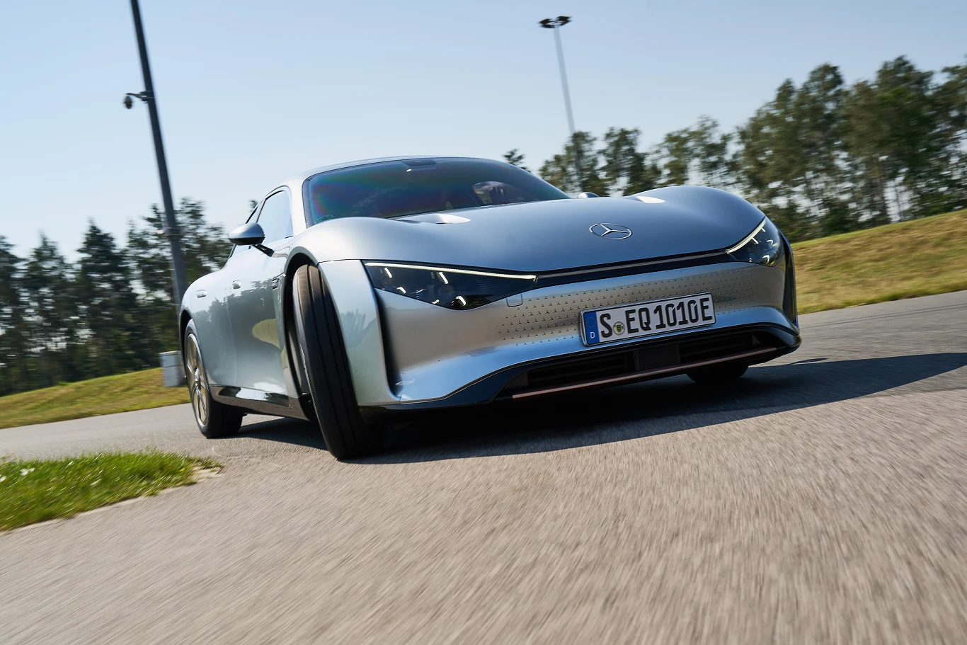 Mercedes Vision EQXX na jednym ładowaniu przejechał rekordowo ponad 1200 kilometrów.