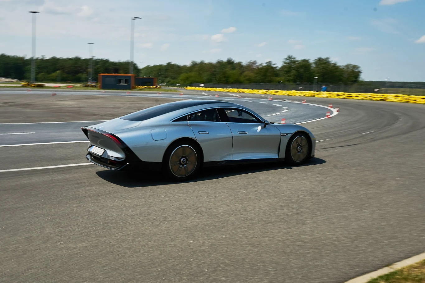 Mercedes Vision EQXX na torze Modlin.