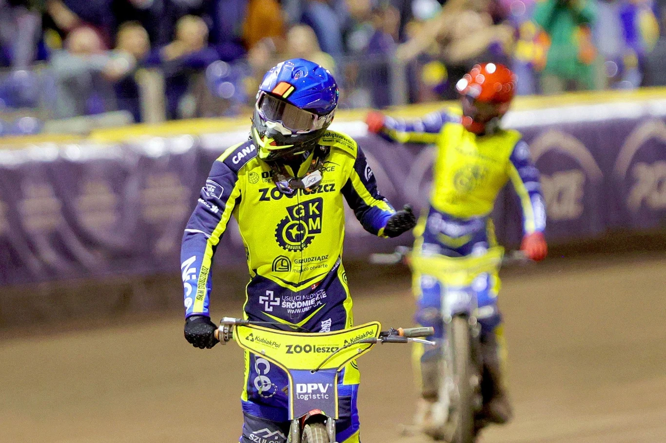 Michael Jepsen Jensen i Max Fricke cieszą się ze zwycięstwa.