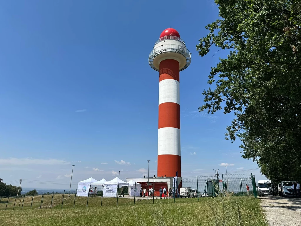 Nowy radar meteorologiczny na Górze św. Anny.