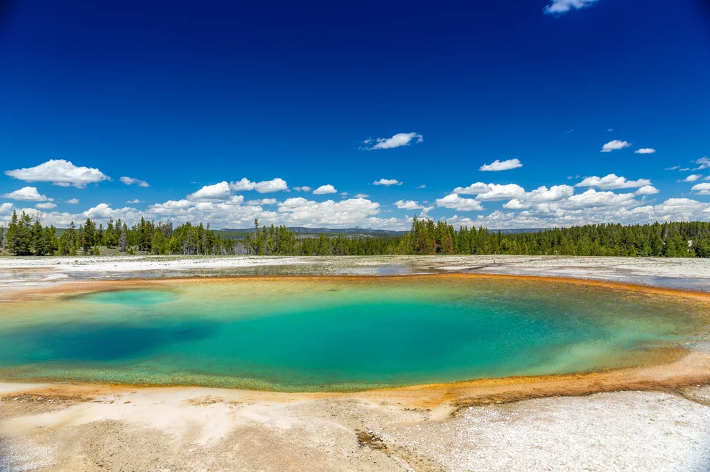 Trudno uwierzyć, że pod tak rajskim krajobrazem, pod ziemią, drzemie wielka siła wulkanu Yellowstone 