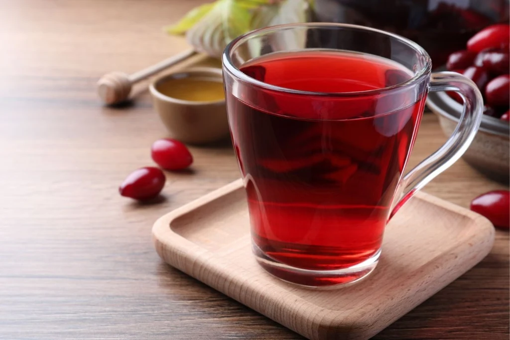 Owoce derenia są niezwykle wartościowe. Zawierają duże ilości witaminy C, jej zawartość jest często wyższa niż w cytrynach