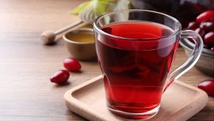 Owoce derenia są niezwykle wartościowe. Zawierają duże ilości witaminy C, jej zawartość jest często wyższa niż w cytrynach