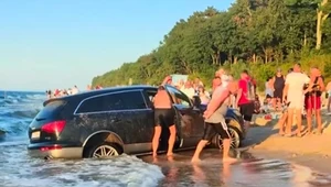 Quattro nie pomogło. Bałtyk okazał się mocniejszy od Audi Q7