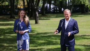 Premier Donald Tusk i minister rodziny, pracy i polityki społecznej Agnieszka Dziemianowicz-Bąk